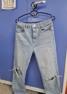 Light Wash Ripped Jeans