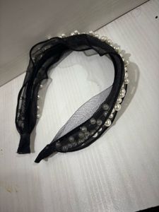 Elegant Pearl Embellished Headband