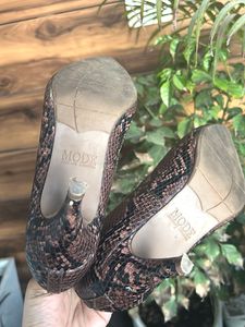 Stylish Snake Print Kitten Heels