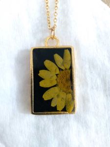 Floral Pendant Necklace