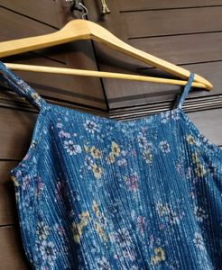 AND Women Floral Sleeveless V- neck Crop Top