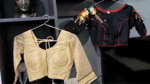Pack 2 Quality Redmade Blouses