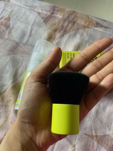 Moxie beauty dry shampoo and brush