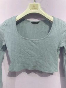 Ribbed Cropped Long Sleeve Top