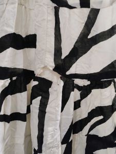 White &amp; Black Abstract Print Tiered Skirt