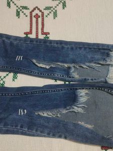 frayed hem denim jeans