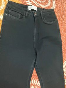 Classic Black High-Waisted Jeans