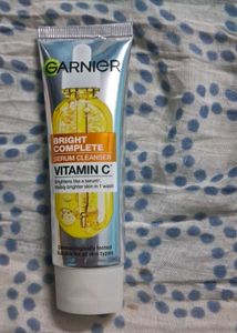 Garnier Bright Complete Vitamin C Serum Cleanser