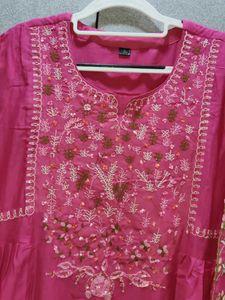 Elegant Pink Embroidered Kurta
