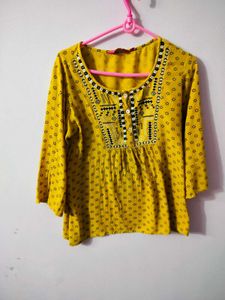 Yellow Printed Top 💛⭐
