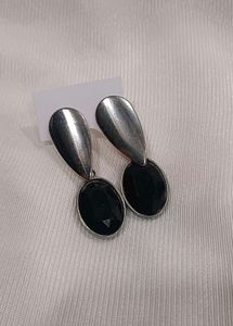 Elegant Black Oval Drop Earrings