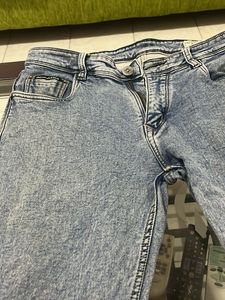Light Wash Denim Jeans (size 32)