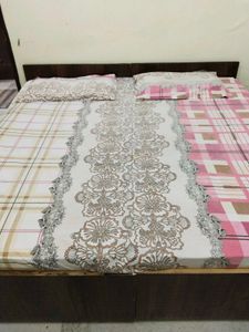 Printed Bedsheet For Double Bed With Pillow Covers
