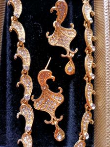Sparkling Gold-Tone Jewellery Set