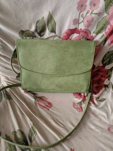 Chic Green Crossbody Bag 💚