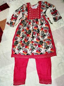 🎀Floral Print Kurta and Pant Set 😍