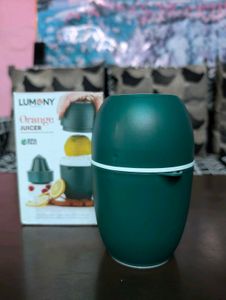 Lumony Orange Juicer
