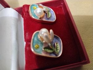 Resin studs