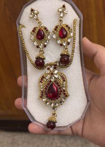 Elegant Red Stone Jewellery Set