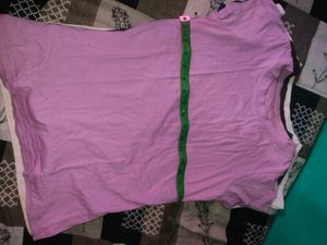 🚚 4  women's Tees