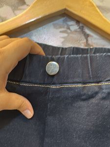 Dark Wash Jeans with Contrast Stitching