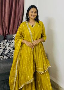 garara dupatta and round top
