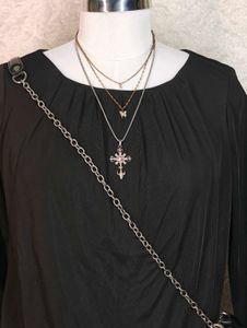 H&amp;M Chic Black Gathered Neck Top