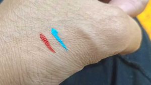 Lakme blie Liner (blue) and cara mia