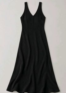 BLACK RIBBED V-NECK SLEEVELESS A-LINE MIDI DRESS
