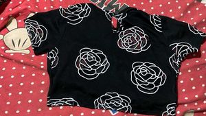 Black Rose Print Cropped Top💕