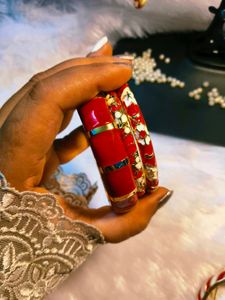 Set of Red-White Enamel Bangles-price 1 thin bngle