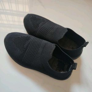 Comfortable Black Slip-On Knit Shoes