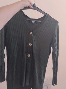 Ribbed V-Neck Button-Up Top