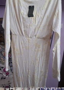 Elegant White Floral Print Vilvet  Gown