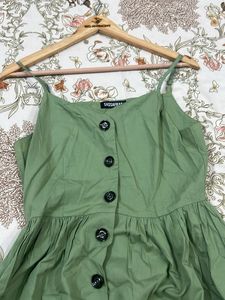 Chic Green Button-Up Midi Dress