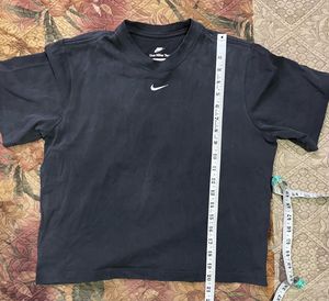 Nike Crew Neck T-Shirt (cropped)