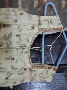 Embellished Sleeveless Kurta