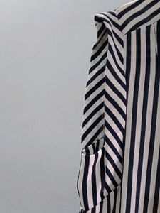 Chic Striped Sleeveless Blouse