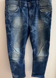 UCB - Distressed Camo Jeans