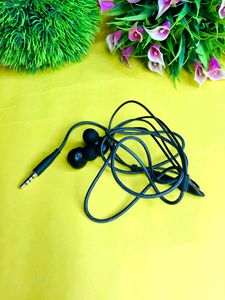 🎉 PRICE DROP 💸 (BRAND NEW) AKG Handsfree