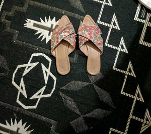 Stylish Flat Sandals with Ethnic Print