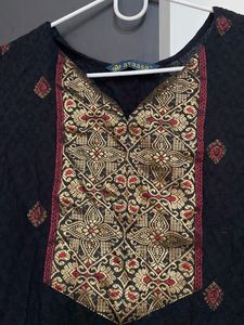 Avaasa Black Embroidered Kurta