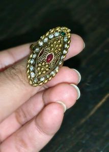 Vintage Gold-Plated Statement Ring with Crystal St