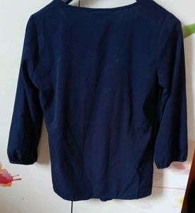 Harpa Navy blue crepe top