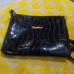 BRAND NEW*** BLACK SLING BAG