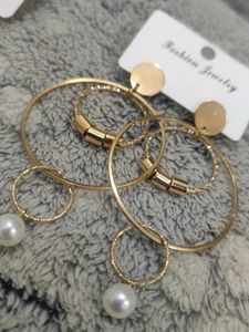 Fashionable Gold Tone Dangle Earrings Set