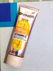 🍋Garnier Vitamin C Bright Complete Cleanser