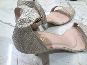 Sale On: Shimmery Party Wear Heels