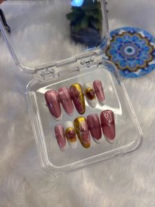 Press-On Nail Set - Unique Design