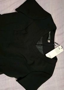 An elegent black bodycon..with brand new like qual